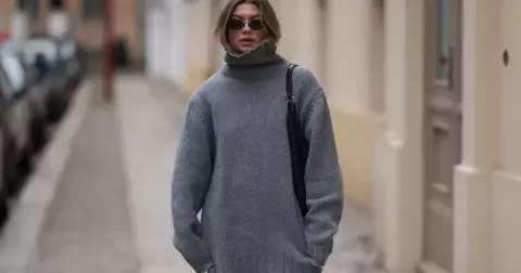 Rolákové, s kulatým výstřihem či v maxi délce: Svetrové šaty, které jsou jako dělané na zimní teploty