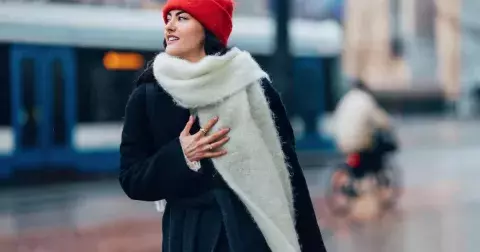 Zimní kapsulový šatník v duchu vrstvení. Abyste vynikli, použijte tento jednoduchý trik