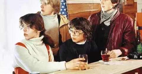 Sněženky a machři: Cabadaj se vetřel na konkurz kvůli omluvence a obíral štáb při kartách, Kopta neuměl lyžovat, film se nesměl promítat