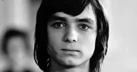 Kvíz: Poznejte známé české herce, kteří nám dokáží polechtat bránici, na fotkách z mládí