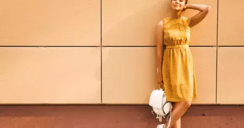 Tato jarní barva je zpět: Nosit se bude nejen na šatech a kalhotách. Nesluší jen tmavším tónům pleti