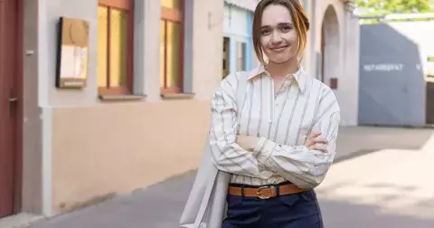 Hvězda seriálu Ulice, herečka Alžběta Malá, má herectví v krvi. Jejím příbuzným byl herec Ilja Prachař