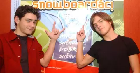 Snowboarďáci slaví 20 let: Při natáčení se kradli sněhuláci, o úrazy nebyla nouze a zimou zamrzaly i kamery