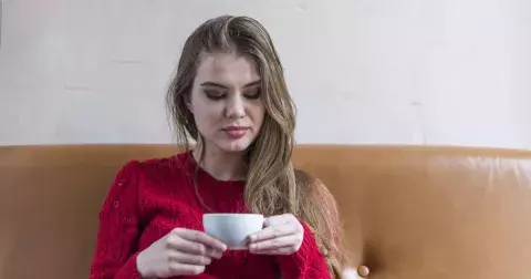 “Manžel si tajně půjčil a nesplácel. Teď máme exekuci a já nevím, jestli s ním dokážu zůstat,” je šokovaná Ingrid