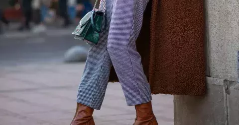 Tahle kombinace k sobě prostě patří. Cigaretové kalhoty s těmito botami si oblíbily konzervativní Britky