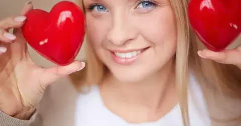 Partnerský horoskop na únor: Budete si držet chladný odstup, nebo prožijete emoční bouři?