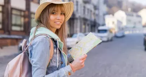 Cestovatelský kvíz: Kde jezdí gondoly, nebo kde si pochutnáte na paelle? Zjistěte, jak jste si během dovolených rozšířili obzory