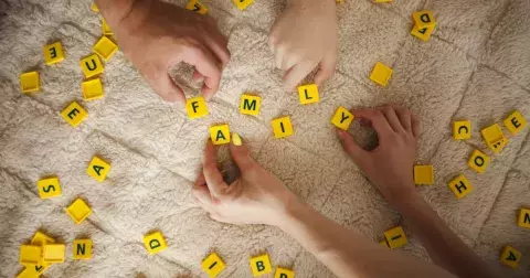 Kvíz: Čurbes, pendrek, maglajz. Zkuste uhodnout historický původ těchto užívaných slov