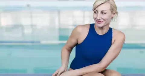 Jak cvičit s bolavými koleny? Toto jsou nejlepší aktivity, při kterých nebudete zatěžovat klouby. Nepatří sem jen plavání, radí ortoped