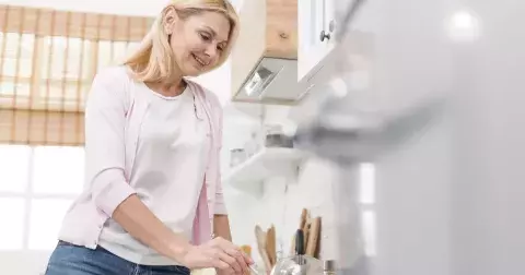 Ženy nad 50 let by měly pravidelně jíst tyto potraviny. S čím pomohou, radí odbornice