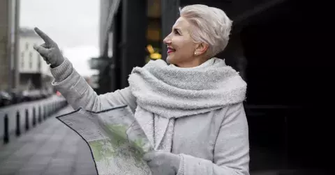 Cestovatelský horoskop pro zralé ženy: Měla byste se vydat do lázní, k moři, nebo na chalupu? Býci rozhodně za jídlem