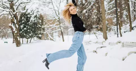 Výběr džínů podle postavy: Komu sluší baggy, slim fit nebo široké nohavice?