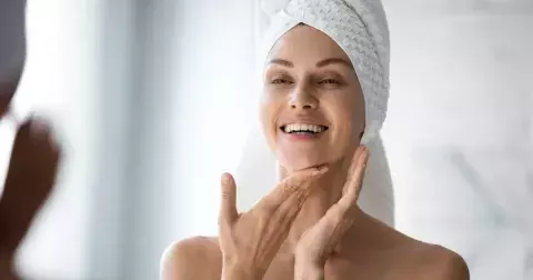 Správná péče o pleť je důležitá hlavně po čtyřicítce. Tento zásadní krok by měla dodržet každá žena