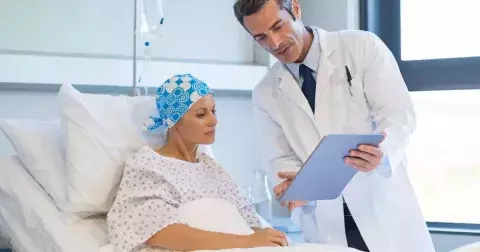 Starší ženy často zanedbávají prohlídku u gynekologa. Rakovinu děložního čípku mohou odhalit i domácí testy