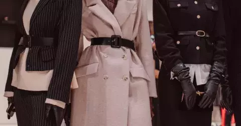 Noblesa v jediném módním kousku? Italky nedají dopustit na sako s tímto detailem