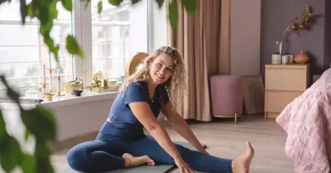 Záklonová pozice tanečníka vás učí vnímat své tělo, uvolnit se a nechat věci kolem plynout. Procvičíte rovnováhu a protáhnete celé tělo