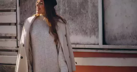 V jednoduchosti je krása. Tyto šaty zažívají boom: 5 způsobů, jak je kombinovat