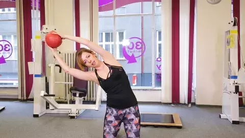 Čas zlikvidovat tuk na bocích: 3 účinné cviky, které vygumují „madla lásky“ - Proženy.cz