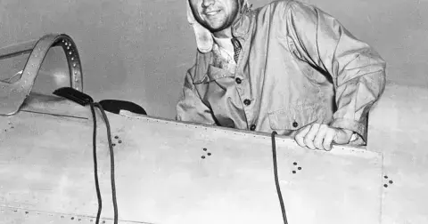 Howard Hughes: Geniální miliardář svou moč uchovával ve sklenicích a bál se dotknout kliky. Přesto ovládl Hollywood i letecký průmysl