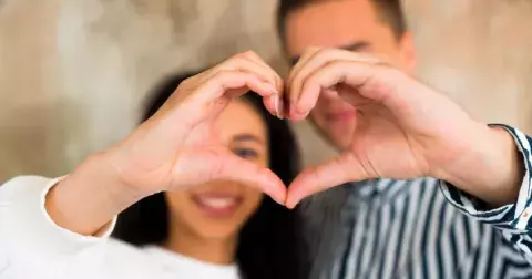 Numerologie vztahů: Jak zjistit, jestli jste s partnerem karmicky propojeni