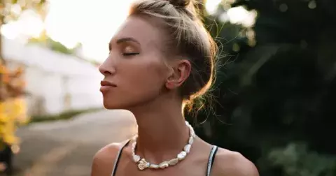 Španělská inspirace: Letos se budou nosit barokní perly, a to nejen jako ozdoba vašeho krku