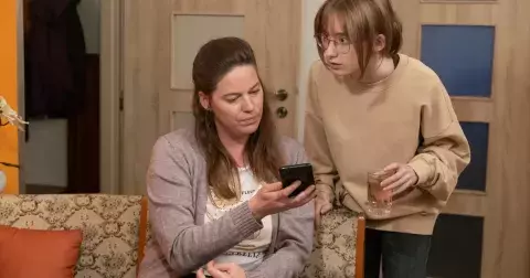 Ulice: Lukášův kolaps v Království hraček. Selhávají Lukášovi ledviny? Helena je mu oporou