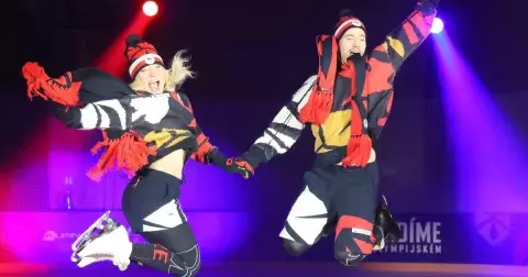 Retro olympijská kolekce vyvolává rozpaky: Volné svetry s legínami v německých barvách se Čechům nelíbí