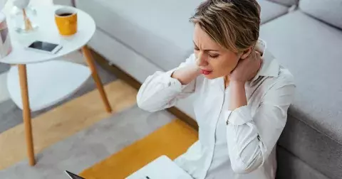 Jak palec u nohy nastavuje krční páteř: Bolesti odstraní fyzioterapie i správná obuv