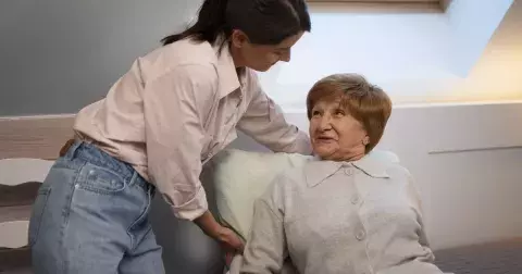 “Máma potřebuje péči. Domov s pečovatelskou službou odmítá, ale já už dál nemůžu,” je unavená Valerie