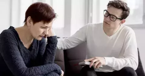 Když už na péči o blízkého rodina nestačí: Nabízíme přehled služeb, které vám mohou ulevit