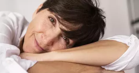 Menopauza není jen o návalech: 5 překvapivých příznaků, které jste možná přehlížela