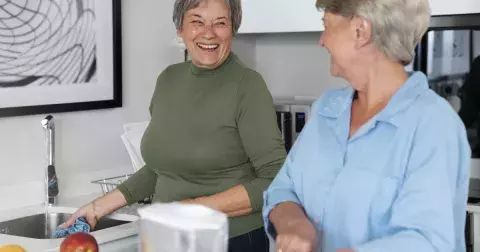 Simona (56): Manžel mě nutí, abych odešla do předčasného důchodu a starala se o jeho matku. Já ale ještě nechci skončit.
