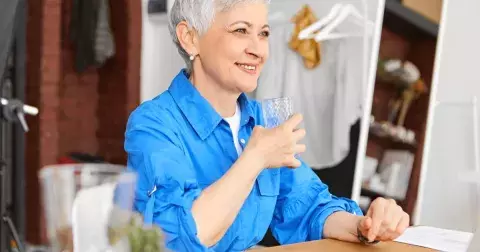 Stále slyšíte, že musíte hodně pít, ale věřili byste, že i v konzumaci vody děláme chyby? Jaké a jak se jim vyhnout, radí odborník