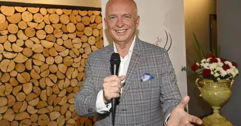 Být sám sebou je důležité. Své o tom ví i Karel Voříšek. Nikdo se ho na jeho orientaci nezeptal, po zviditelnění netoužil