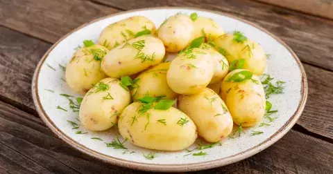 Mýty a fakta o bramborách: Proč by měly být nedílnou součástí vašeho jídelníčku?