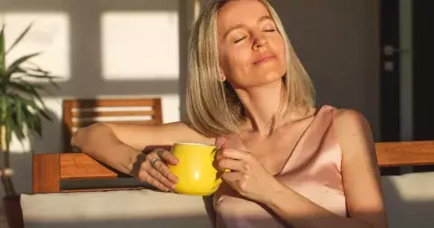 Bylinka pro ženy po 50: Posiluje močový měchýř a léčí ledviny. Šálek čaje byste měli pít pravidelně