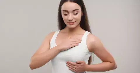 Rakovina prsu ročně postihuje čím dál více žen: Jak postupovat, když si nahmatáte bulku?