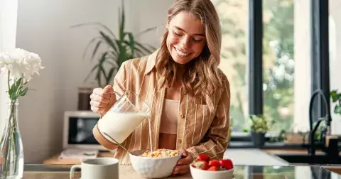Váš metabolismus nastartuje zdravá snídaně. Záleží ale na jedné překvapivé věci
