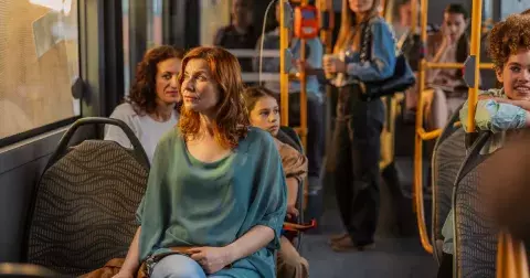 Váš soused chrchlá a vy se bojíte nemoci? Jak se chránit po ataku virů v autobuse, výtahu i čekárně plné marodů