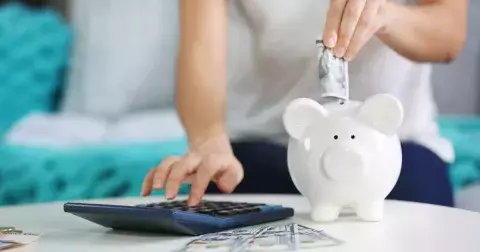 Přestaňte kupovat těchto 5 věcí do domácnosti a ročně ušetříte tisíce korun