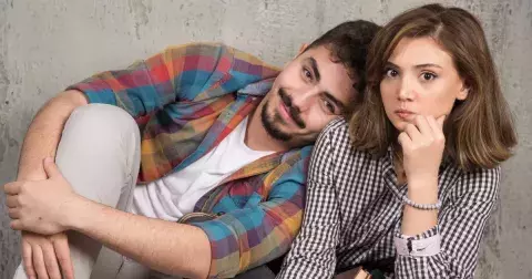 “Vdala jsem se podruhé. A v našem manželství je pořád jeho bývalá,” stěžuje si Vilma