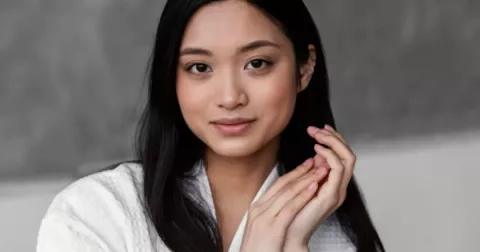 Tajemství hedvábných vlasů japonských žen: Vlasy myjí úplně jinak, než jste zvyklé