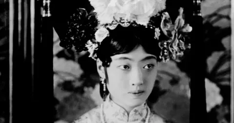 Osud poslední čínské císařovny Wanrong trhá srdce: Nelidské týrání, opium a tělo, které po smrti záhadně zmizelo