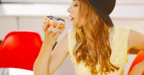 Chcete zatočit s cukrem? Víme, čím ho nahradit. Na jednu náhražku si dejte pozor