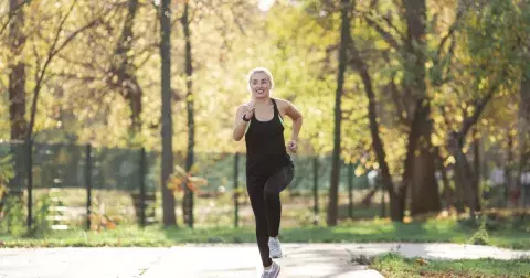 Pravidelné procházky vám změní život. Zjistěte, kolik kroků denně ujít pro dobrou náladu, zdraví a ještě zhubli