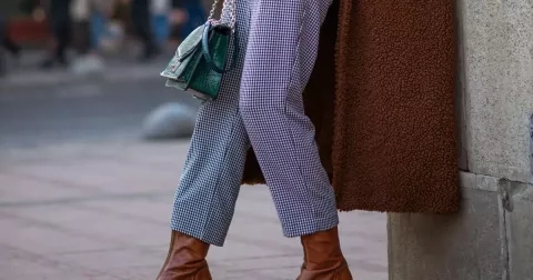 Tahle kombinace k sobě prostě patří. Cigaretové kalhoty s těmito botami si oblíbily konzervativní Britky