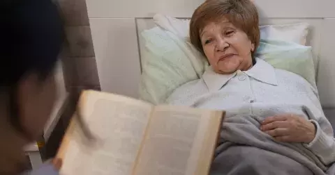 Alena (41): “Babička umírá a moje matka, která se nikdy nestarala, najednou chce pečovat”