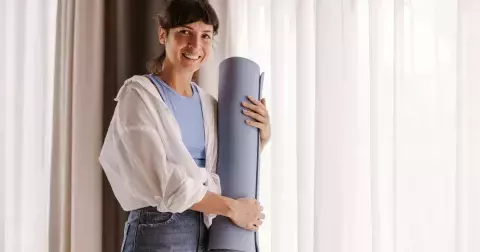 Naučte se pozici zajíce. Do Velikonoc si díky ní srovnáte páteř a má i další přínos pro zdraví. Podle ukázek v galerii ji zvládne i začátečník