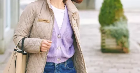 Prošívaná bunda je letošní zimní hit: Zjistěte, jak originálně ji kombinují Britky