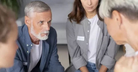 Radka (51): “Rodiče přepsali dům na bratra. Ten je vyhodil a dům prodal. Pomoc chtějí ode mě”